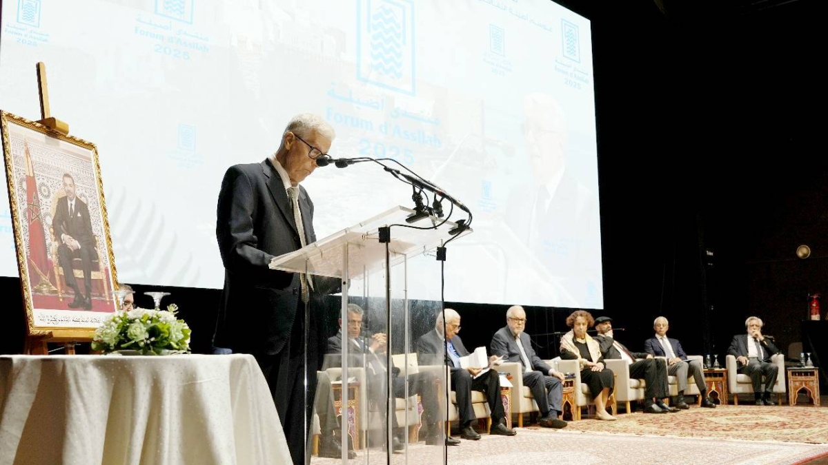 منتدى أصيلة.. استعادة مآثر «بن عيسى» ومنح الثقة للبطيوي منتدى أصيلة.. استعادة مآثر «بن عيسى» ومنح الثقة للبطيوي