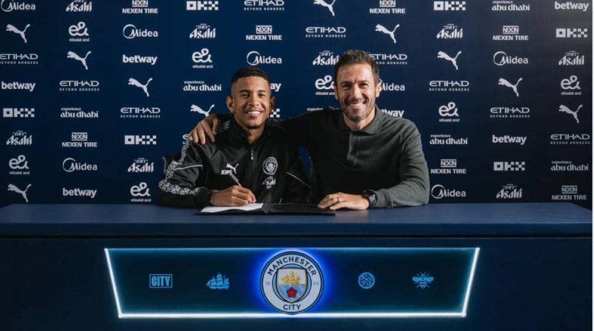 مانشستر سيتي يمدد عقد البرازيلي سافينيو إلى 2031