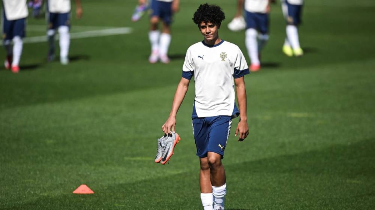 كشافو ريال مدريد يتحركون بأمر بيريز لمتابعة «الوريث» كشافو ريال مدريد يتحركون بأمر بيريز لمتابعة «الوريث»