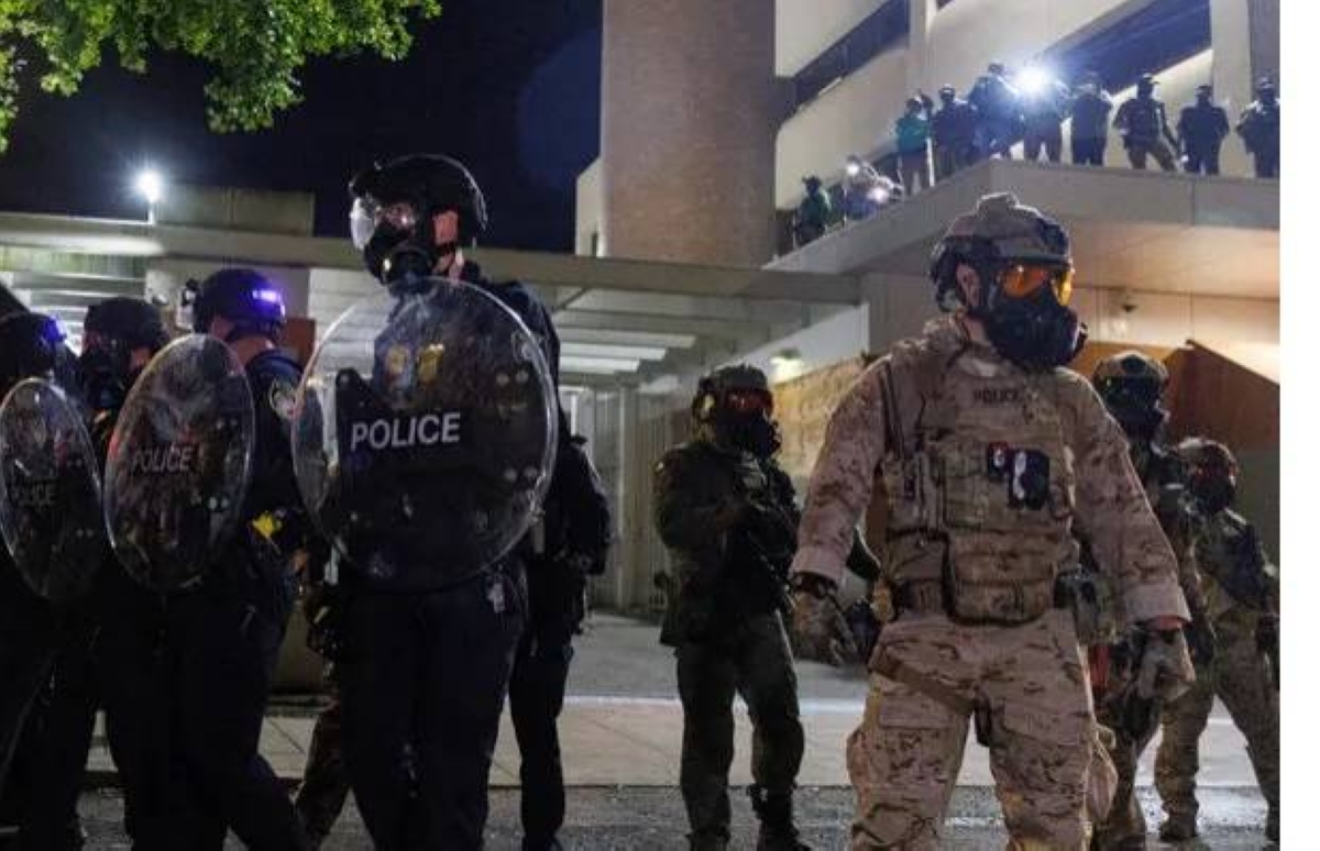 عميل فيدرالي يطلق النار على سيدة.. ويفجّر احتجاجات غاضبة عميل فيدرالي يطلق النار على سيدة.. ويفجّر احتجاجات غاضبة