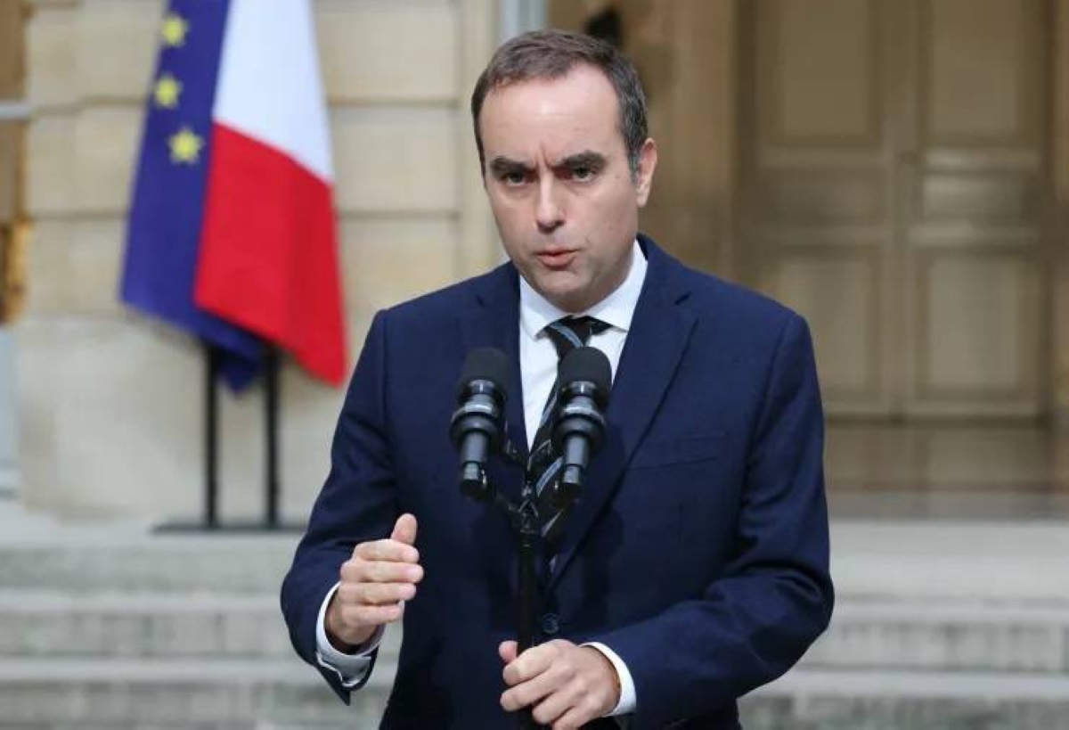 في محاولة أخيرة.. ماكرون يكلف لوكورنو بإجراء محادثات نهائية مع الأحزاب في محاولة أخيرة.. ماكرون يكلف لوكورنو بإجراء محادثات نهائية مع الأحزاب