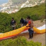 تحليق نحو الحرية.. مهاجر يتحدى السياج الإسباني بمظلة شراعية من المغرب