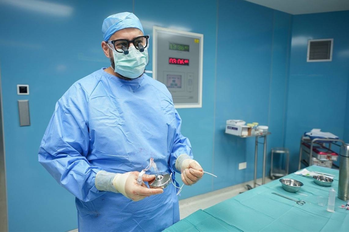 جراحون في دولة الإمارات يزرعون مضخة لتوصيل العلاج الكيميائي مباشرة لعلاج أورام الكبد غير القابلة للجراحة جراحون في دولة الإمارات يزرعون مضخة لتوصيل العلاج الكيميائي مباشرة لعلاج أورام الكبد غير القابلة للجراحة