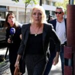 فشل محادثات الحكومة الفرنسية.. ولوبان تهدد بإسقاط أي رئيس وزراء