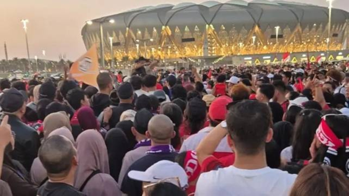 منع جماهير إندونيسية من دخول الملعب بسبب تذاكر غير نظامية منع جماهير إندونيسية من دخول الملعب بسبب تذاكر غير نظامية