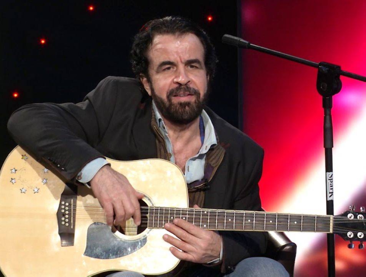 ناصر المزداوي يوثق إرثه الموسيقي ويعود للساحة الفنية بعد غياب سنوات ناصر المزداوي يوثق إرثه الموسيقي ويعود للساحة الفنية بعد غياب سنوات