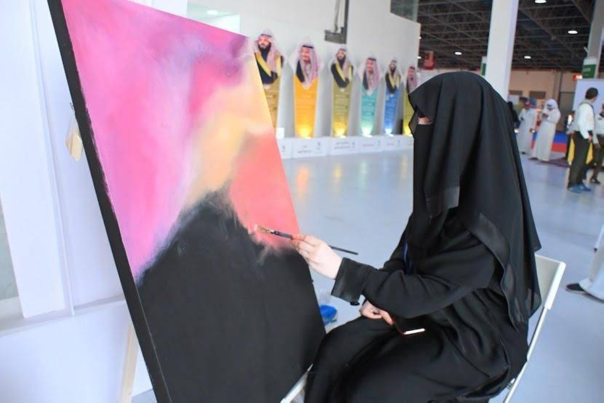 مها الصحفي.. الفنانة الهادئة التي جعلت من اللون رسالة للحياة