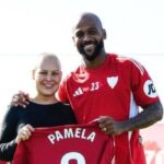 إشبيليه الإسباني يحتفي بشفاء زوجة مدافعه من السرطان