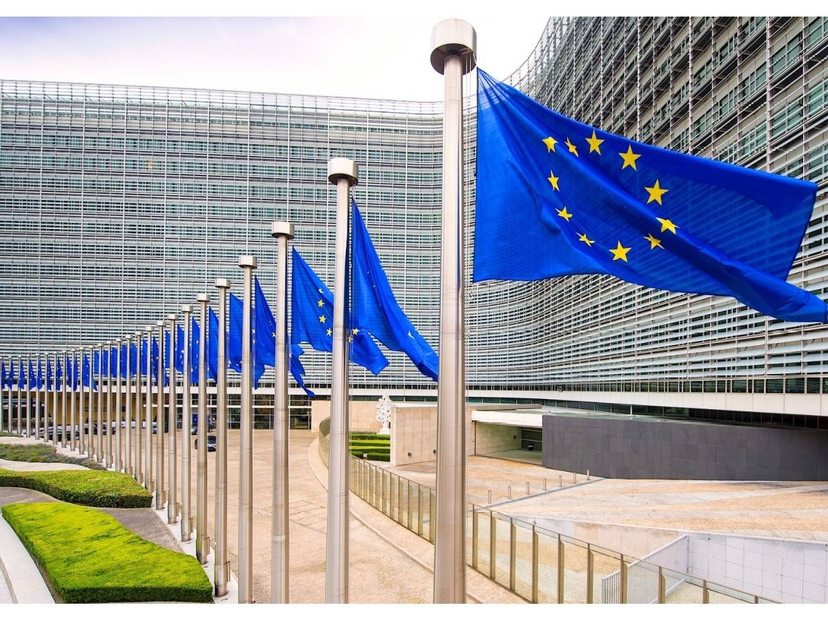 أوروبا تحقق في إجراءات حماية القُصّر على «سناب شات» و«يوتيوب»