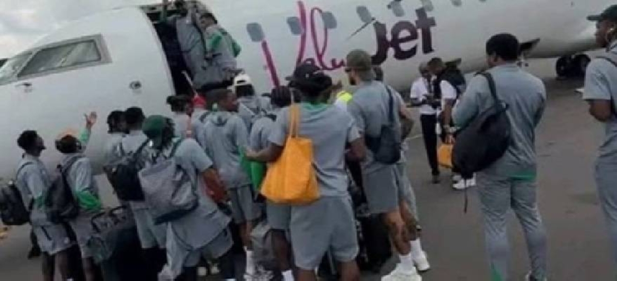 رعب في السماء.. منتخب نيجيريا ينجو من كارثة جوية رعب في السماء.. منتخب نيجيريا ينجو من كارثة جوية