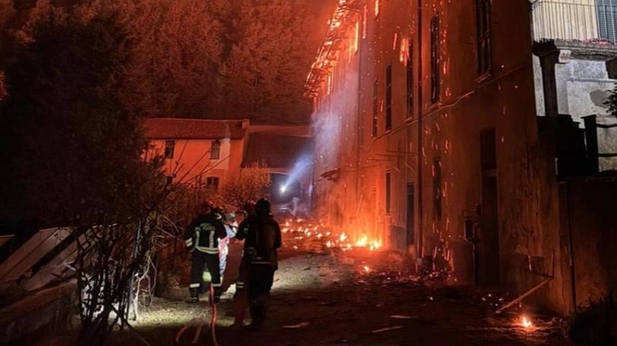 إيطاليا: حريق يدمّر مبنى الـ 397 عاماً!