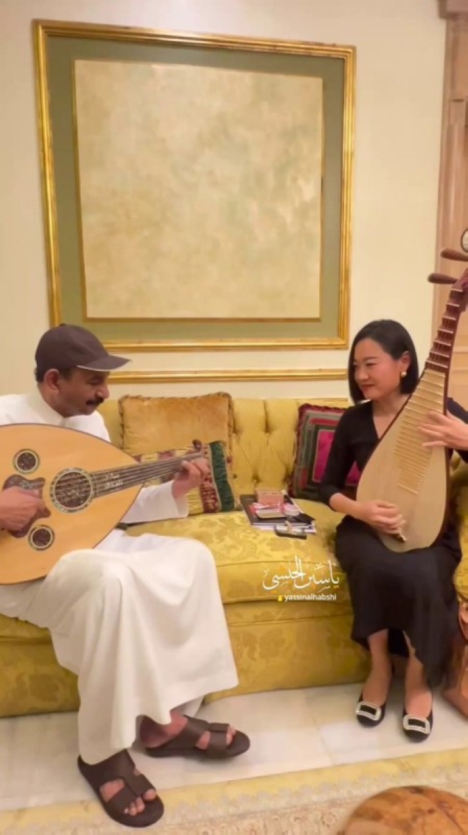 أهداني عوده الخاص.. فنانة صينية: كتبت بحثين أكاديميين عن عزف عبادي الجوهر أهداني عوده الخاص.. فنانة صينية: كتبت بحثين أكاديميين عن عزف عبادي الجوهر