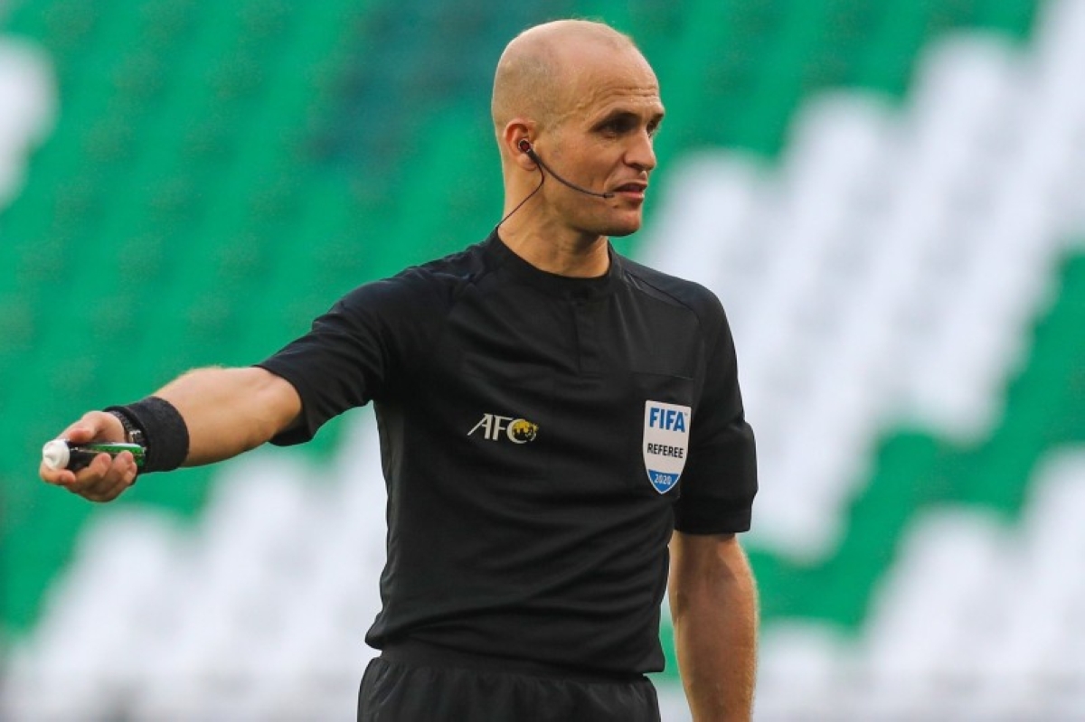 مخادمة يضبط كلاسيكو آسيا