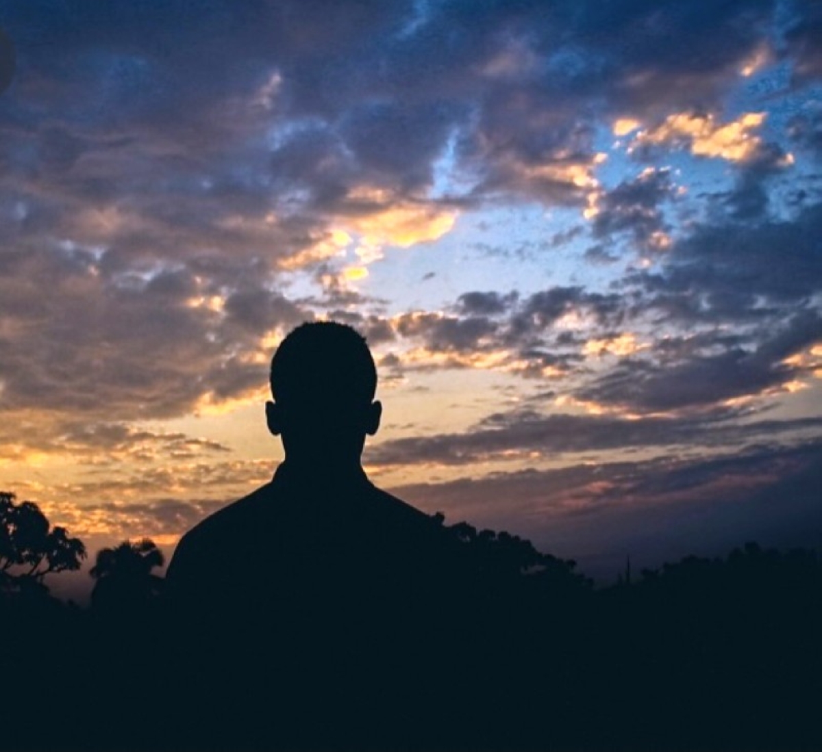 فوائد النظر إلى السماء