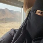 شيماء سيف تفاجئ جمهورها بظهورها بالنقاب أثناء أداء العمرة