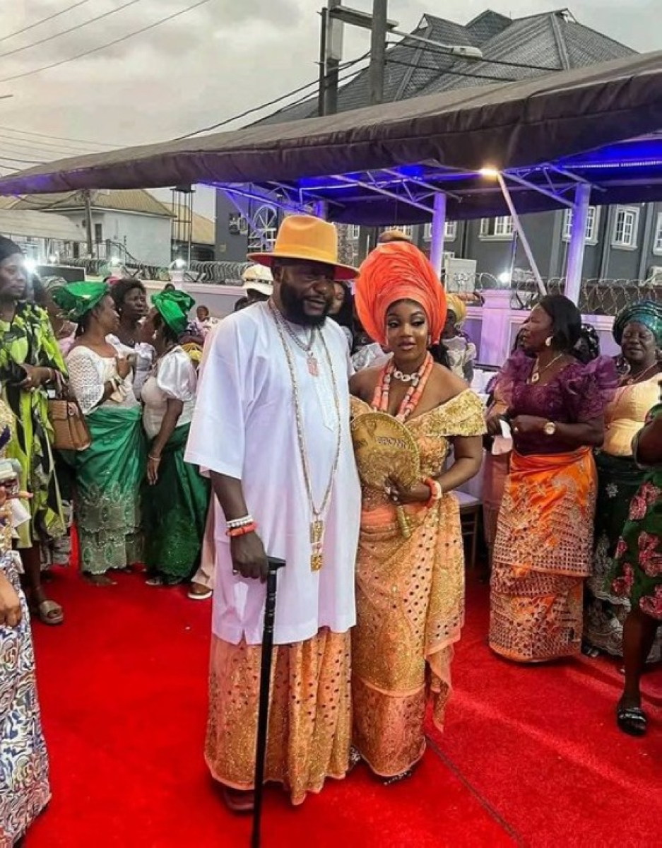 ملياردير يثير الجدل.. حفل زفافه بالزوجة الـ 19 يهز نيجيريا