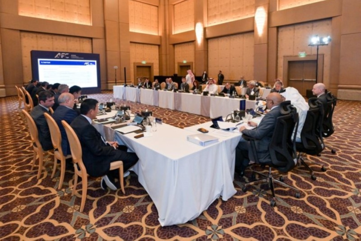 رئيس الاتحاد الآسيوي في اجتماع المكتب التنفيذي: السعودية أصبحت محوراً رئيسياً للكرة الآسيوية رئيس الاتحاد الآسيوي في اجتماع المكتب التنفيذي: السعودية أصبحت محوراً رئيسياً للكرة الآسيوية