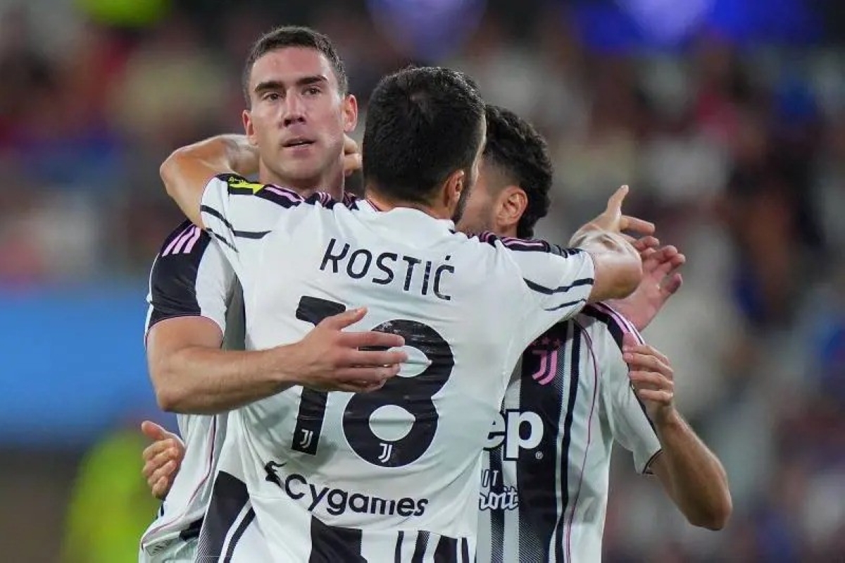 «يويفا» يحقق مع يوفنتوس بسبب «اللعب المالي النظيف» «يويفا» يحقق مع يوفنتوس بسبب «اللعب المالي النظيف»