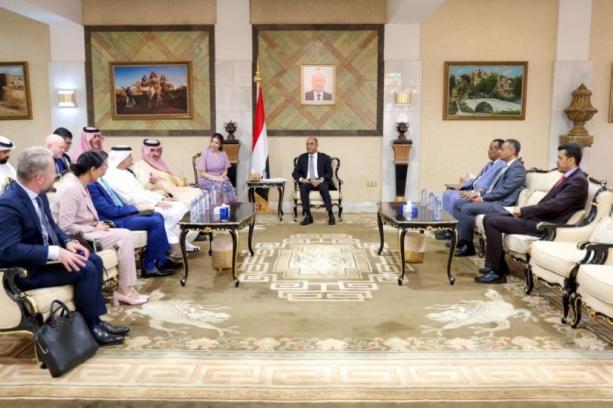سفراء الدول الداعمة يؤكدون أهمية وحدة الصف اليمني ويشيدون بجهود الحكومة في تحقيق الإصلاحات سفراء الدول الداعمة يؤكدون أهمية وحدة الصف اليمني ويشيدون بجهود الحكومة في تحقيق الإصلاحات