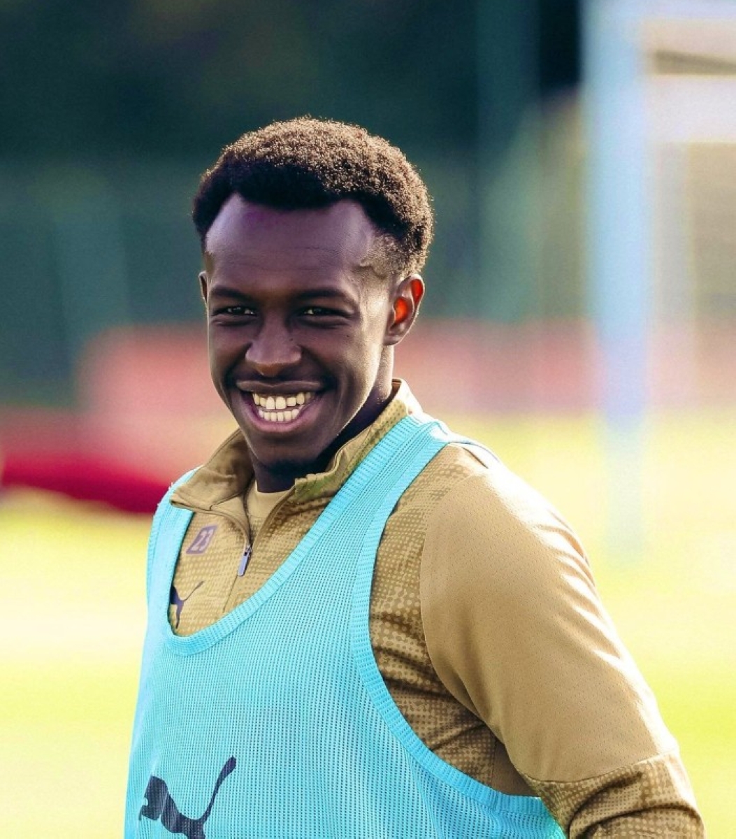 سعود عبدالحميد يظهر مع لانس ضد باريس أف سي