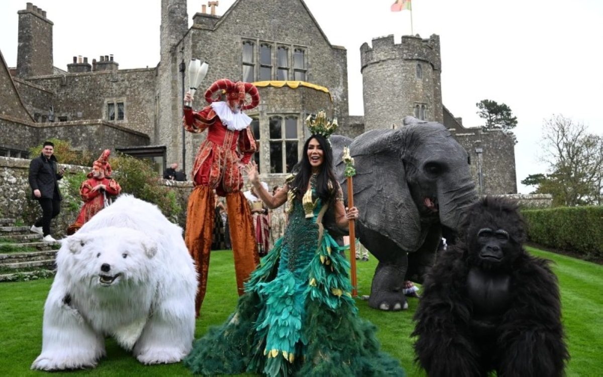 احتجاجاً على الضرائب.. مليونيرة تعلن «استقلال» قلعتها في بريطانيا احتجاجاً على الضرائب.. مليونيرة تعلن «استقلال» قلعتها في بريطانيا