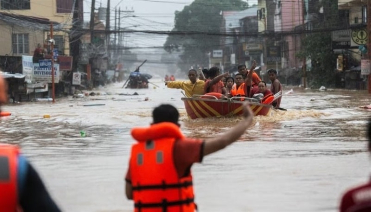 كارثتان تضربان الفلبين.. خسائر بشرية ومخاوف متزايدة كارثتان تضربان الفلبين.. خسائر بشرية ومخاوف متزايدة