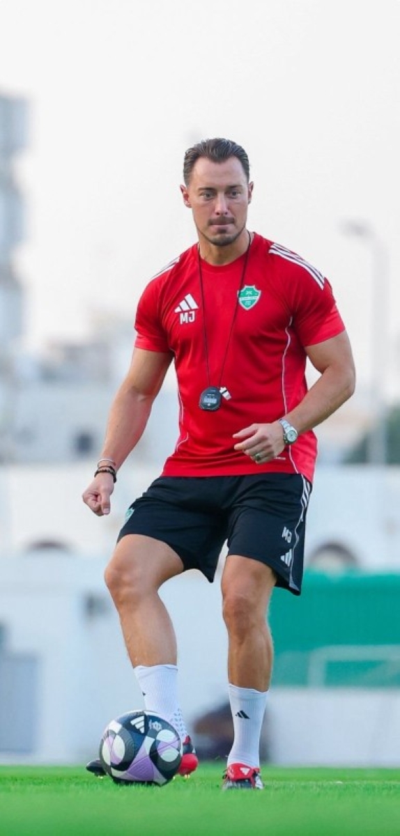 الاتحاد والأهلي يبحثان عن الانتصار عبر بوابة الشرطة والغرافة