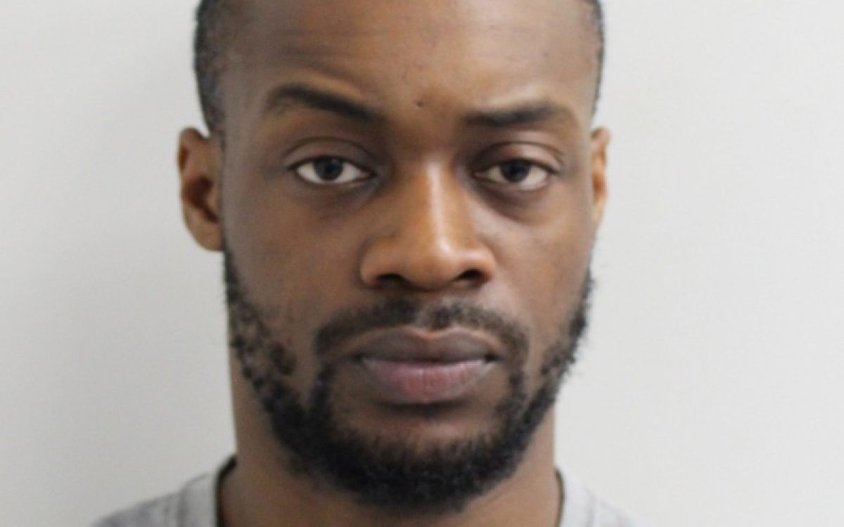 قاتل يتقاضى آلاف الإعانات من وراء القضبان! قاتل يتقاضى آلاف الإعانات من وراء القضبان!