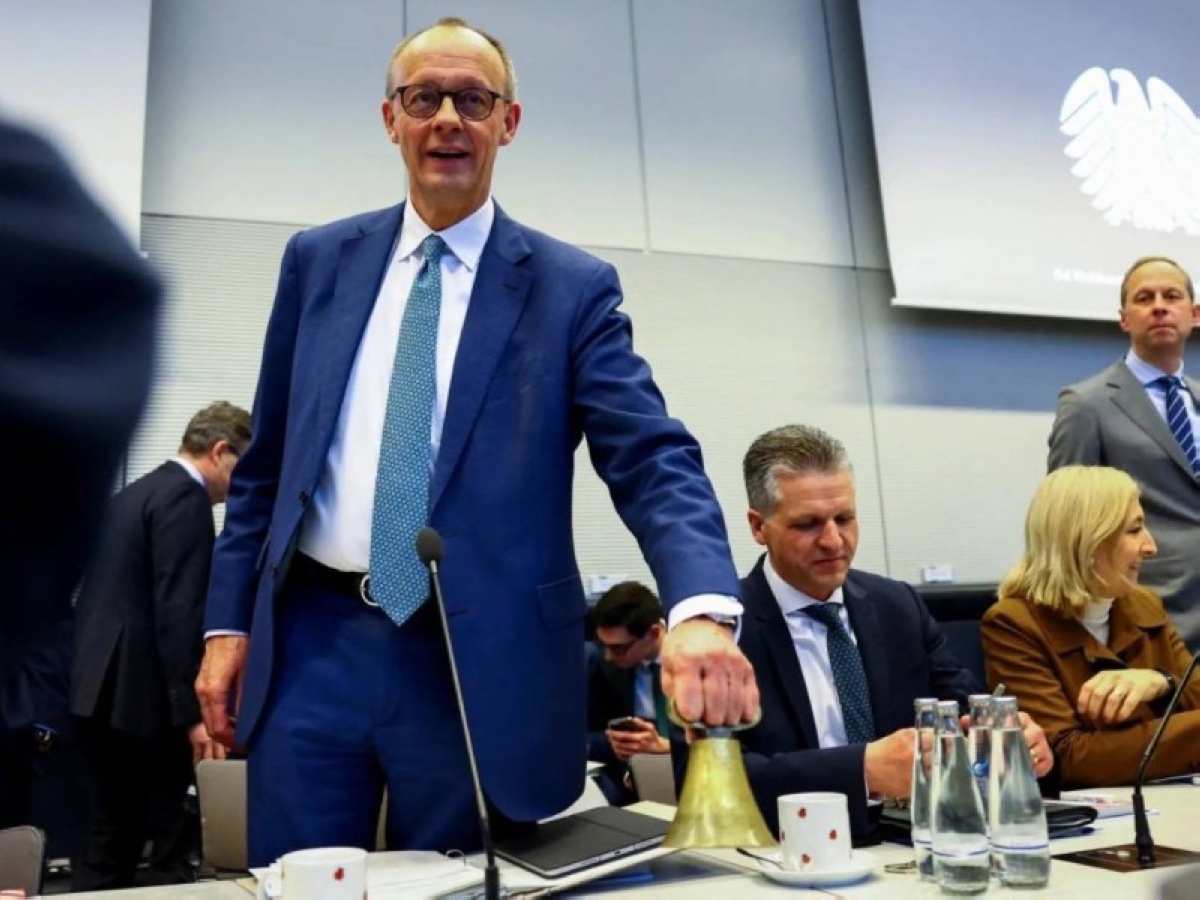 المستشار الألماني يهاجم اليمين المتطرف المستشار الألماني يهاجم اليمين المتطرف