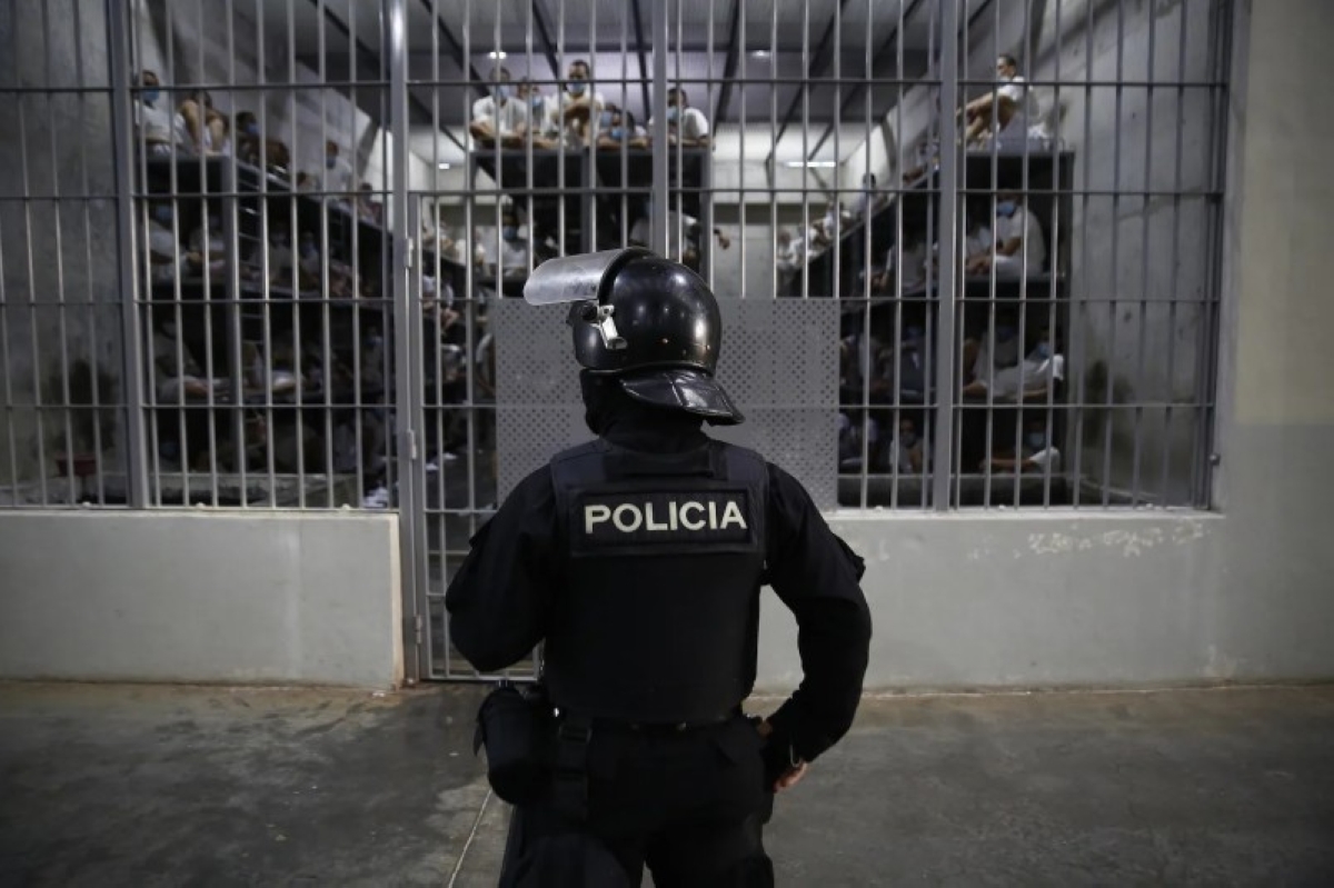 أمريكا توافق على طلب السلفادور باستعادة عصابة «MS-13» لـ «سجن الرعب» أمريكا توافق على طلب السلفادور باستعادة عصابة «MS-13» لـ «سجن الرعب»