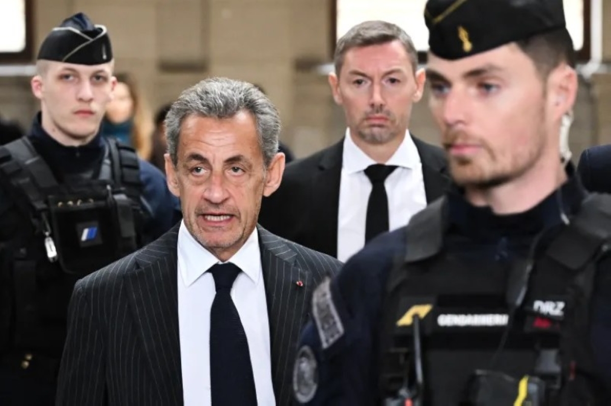 ساركوزي في السجن لمدة 5 سنوات