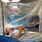 مريضة تعزف الموسيقى أثناء «جراحة دماغية»