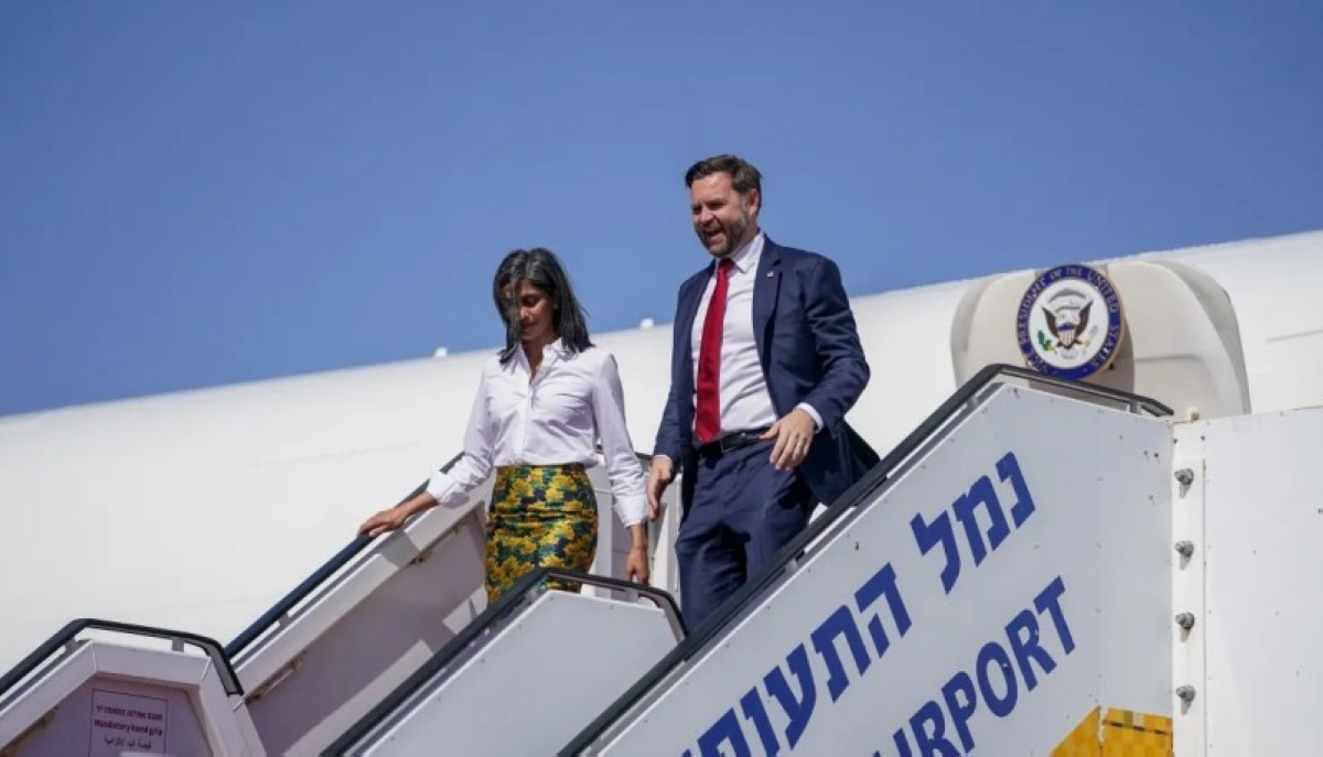 نائب الرئيس الأمريكي يعلن افتتاح التعاون العسكري المدني لإعادة بناء غزة نائب الرئيس الأمريكي يعلن افتتاح التعاون العسكري المدني لإعادة بناء غزة