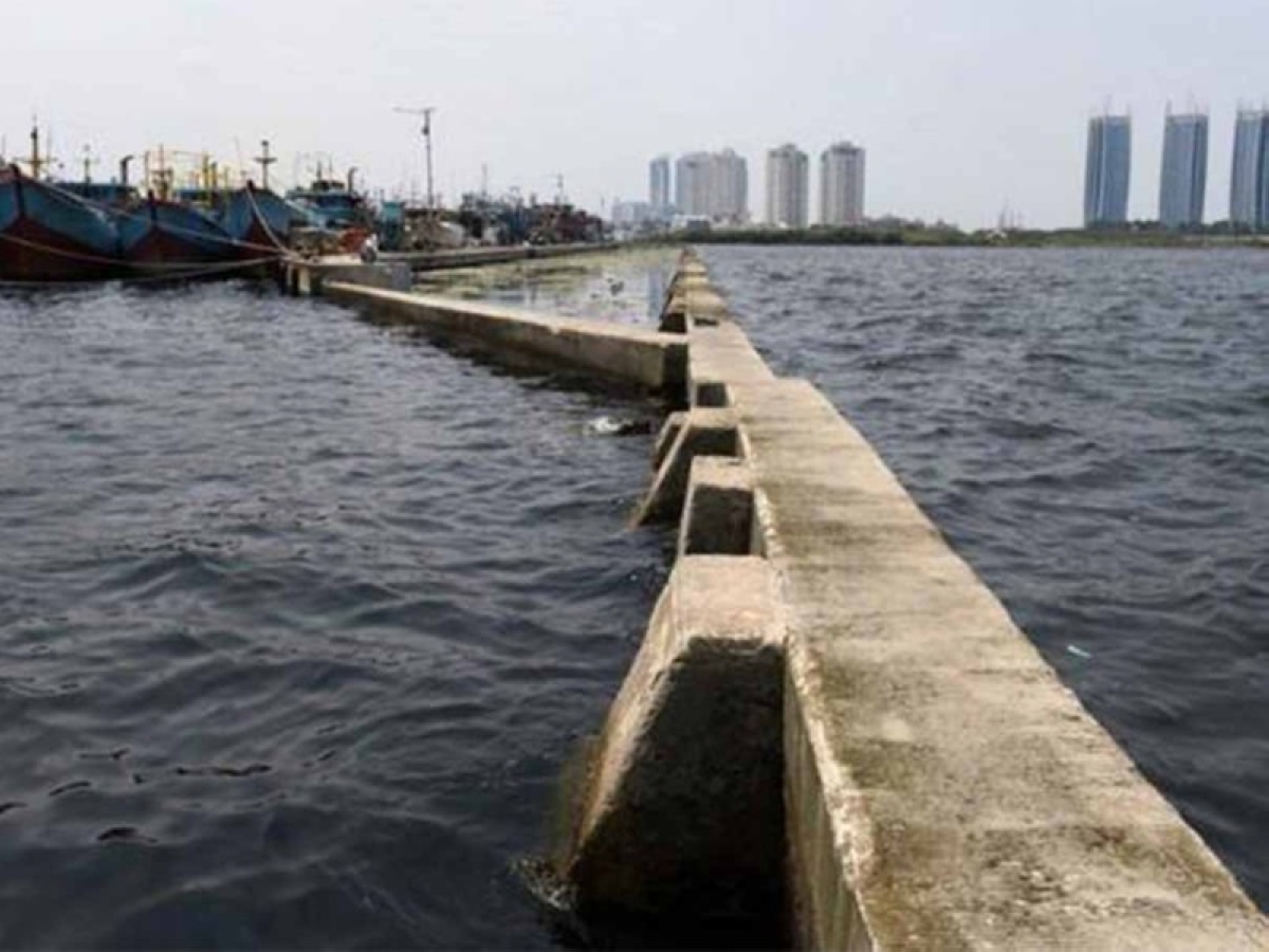 درع ضد الطوفان: إندونيسيا تواجه ارتفاع البحر بجدار يغيّر الخريطة