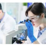 العلم يكشف المخبأ.. حمض أميني يربط الطعام بالحالة النفسية