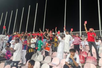 جماهير الوحدة ترفع البطاقة الحمراء مطالبة بتصحيح المسار جماهير الوحدة ترفع البطاقة الحمراء مطالبة بتصحيح المسار