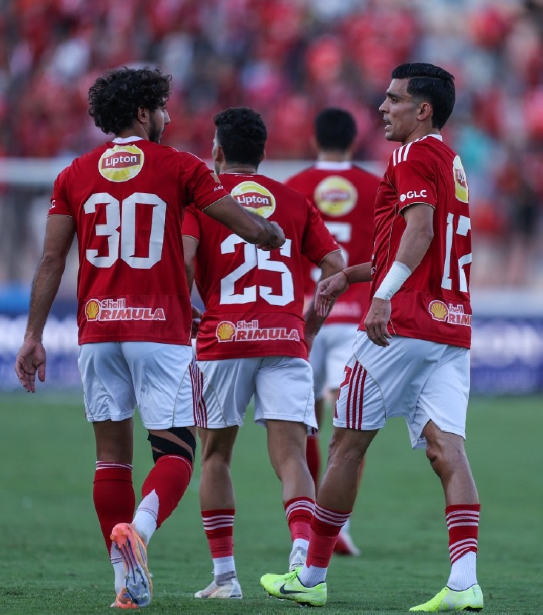 من القاع إلى القمة.. الأهلي يعتلي صدارة الدوري المصري من القاع إلى القمة.. الأهلي يعتلي صدارة الدوري المصري