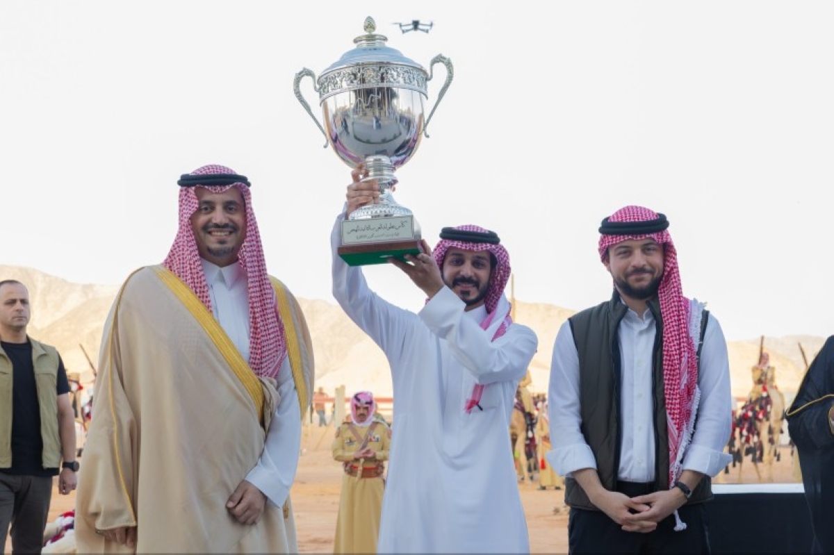 ولي عهد الأردن يُتوّج المنتخب السعودي بكأس العرب للهجن