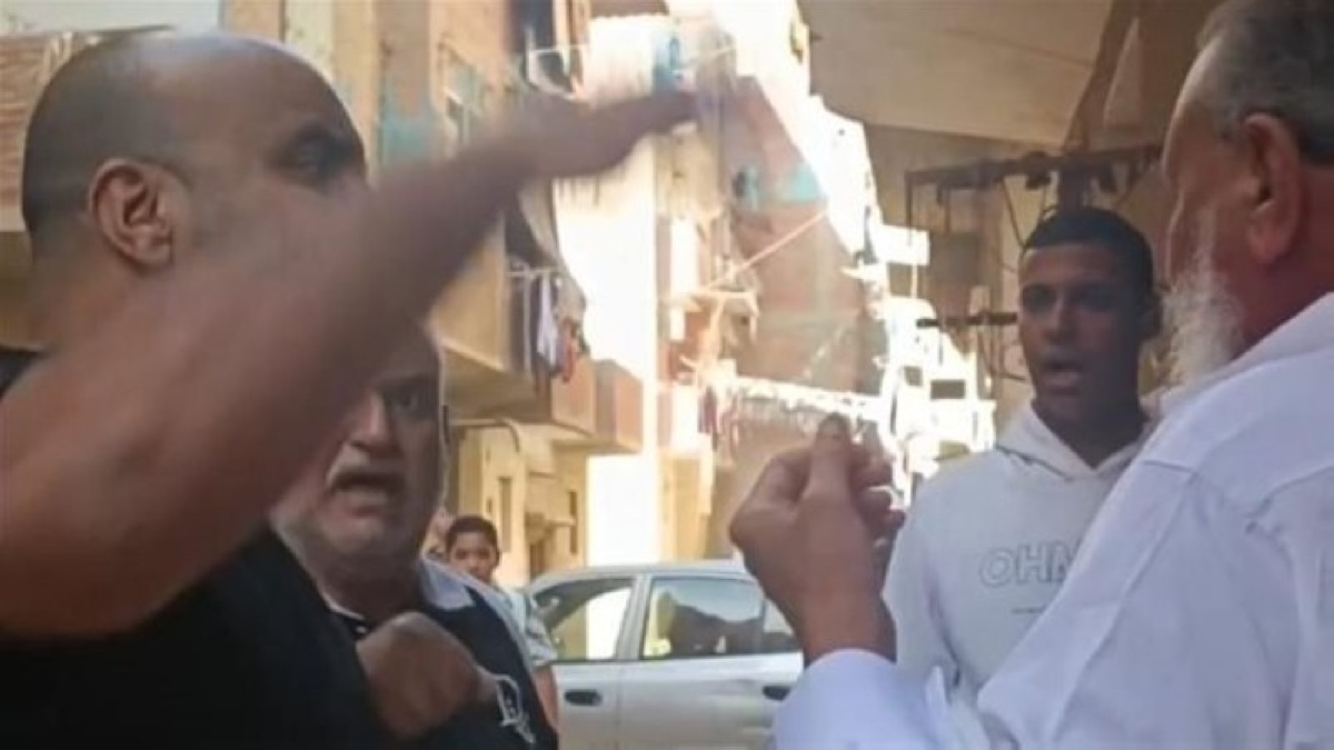 اعتداء على «مُسن» بالسويس يهز مصر.. وضبط الجناة فوراً اعتداء على «مُسن» بالسويس يهز مصر.. وضبط الجناة فوراً