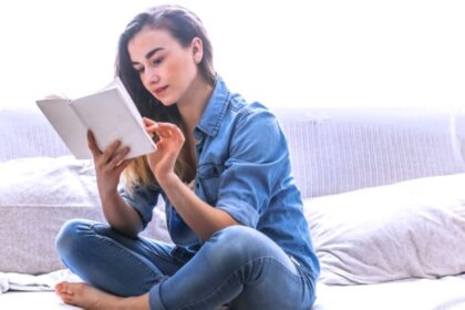 فوائد قراءة كتاب أو صحيفة:   