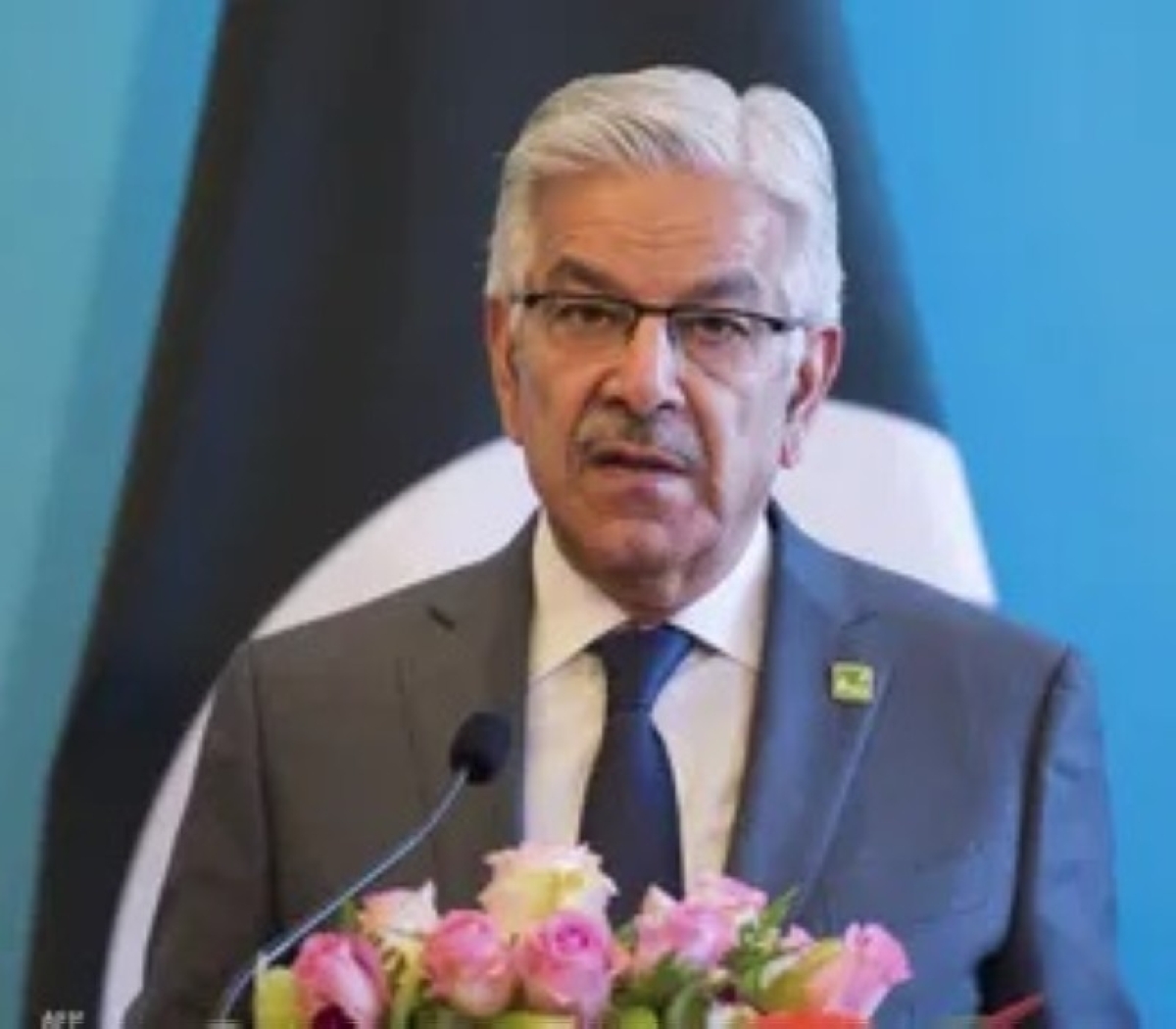وزير الدفاع الباكستاني يتوعد أفغانستان بحرب مفتوحة إذا فشلت المحادثات وزير الدفاع الباكستاني يتوعد أفغانستان بحرب مفتوحة إذا فشلت المحادثات