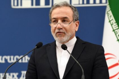 عراقجي: أمريكا طلبت تسليم اليورانيوم مقابل تأجيل «آلية الزناد»