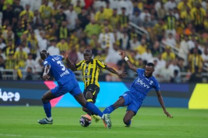 مستشار «عكاظ» التحكيمي: الحكم تجاهل طرد مدافع الهلال في «الكلاسيكو»