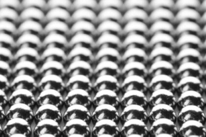 100 مغناطيس في بطنه.. طفل يفقد جزءاً من أمعائه بعد تسوق إلكتروني!