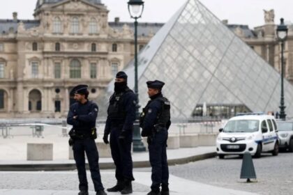 اعتقال مشتبه بهما في «سرقة القرن» من متحف اللوفر في باريس