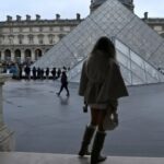 «فضيحة اللوفر».. تورّط رجل أمن بسرقة المجوهرات!