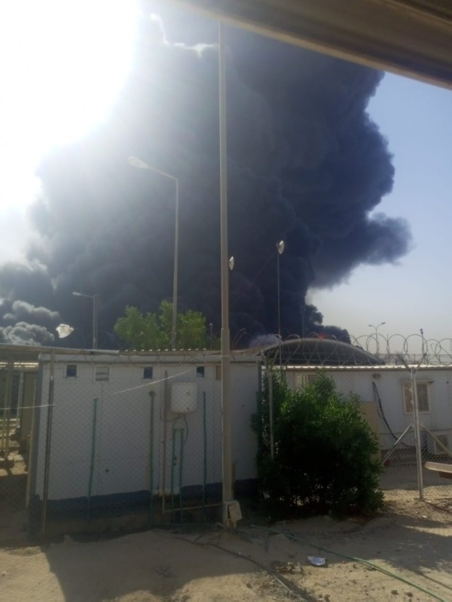 مصرع عاملين في حريق خط أنابيب نفطي بالبصرة مصرع عاملين في حريق خط أنابيب نفطي بالبصرة