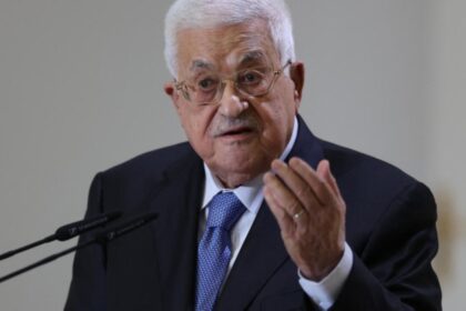 إعلان دستوري: نائب عباس يتولي مهمات رئيس فلسطين حال شغور المنصب