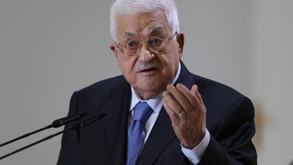 إعلان دستوري: نائب عباس يتولي مهمات رئيس فلسطين حال شغور المنصب إعلان دستوري: نائب عباس يتولي مهمات رئيس فلسطين حال شغور المنصب