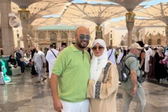 حاتم صلاح يبدأ حياته الزوجية بزيارة السعودية مع زوجته حاتم صلاح يبدأ حياته الزوجية بزيارة السعودية مع زوجته